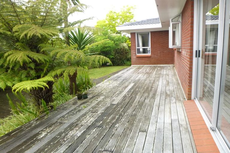 Photo of property in 42 James Evans Drive, Northcote, Auckland, 0627