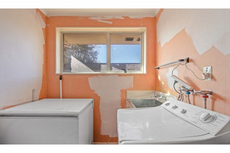 Photo of property in 72 Denise Crescent, Hornby, Christchurch, 8042