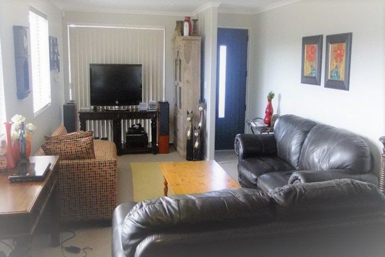 Photo of property in 13 Nimstedt Avenue, Oteha, Auckland, 0632