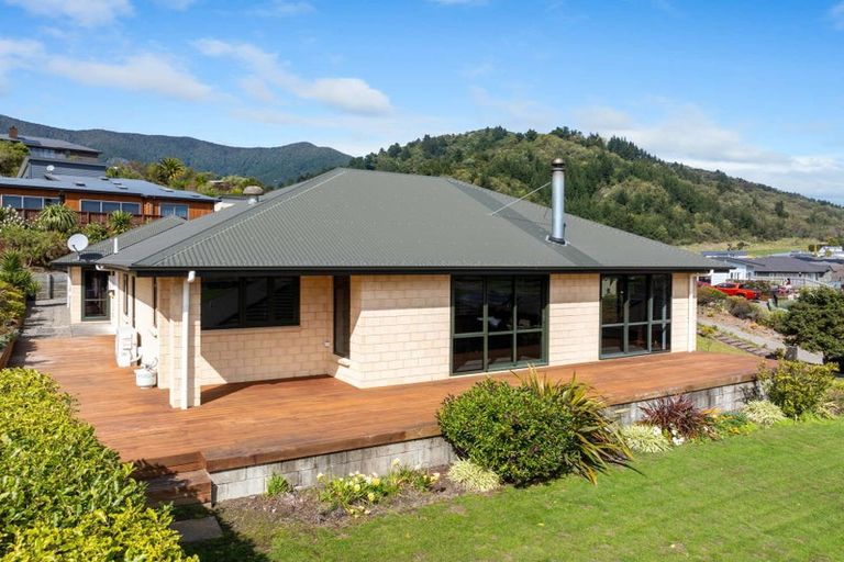 Photo of property in 10 Pukeko Place, Picton, 7220
