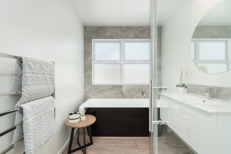 Photo of property in 90 Awataha Crescent, Pyes Pa, Tauranga, 3110