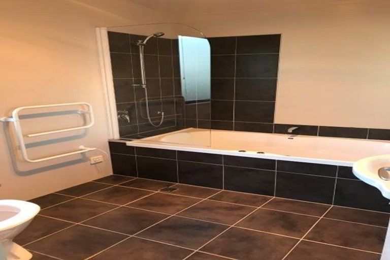 Photo of property in Elkridge Apartments, 14/64 Marina Drive, Frankton, Queenstown, 9300