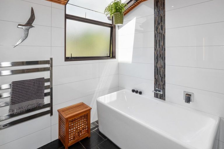 Photo of property in 62 Oceanview Road, Mount Maunganui, 3116