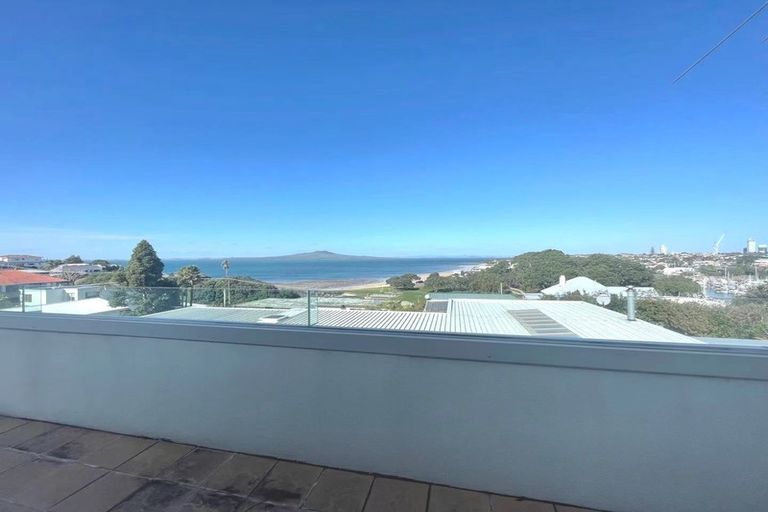 Photo of property in 10b Beach Road, Castor Bay, Auckland, 0620