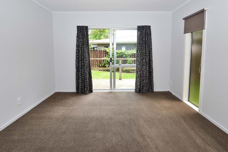 Photo of property in 71b Red Beach Road, Red Beach, 0932