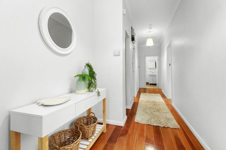 Photo of property in 33 Tawa Terrace, Tawa, Wellington, 5028