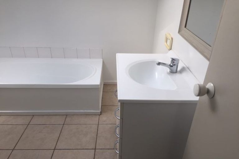 Photo of property in 630 Barbadoes Street, Edgeware, Christchurch, 8013