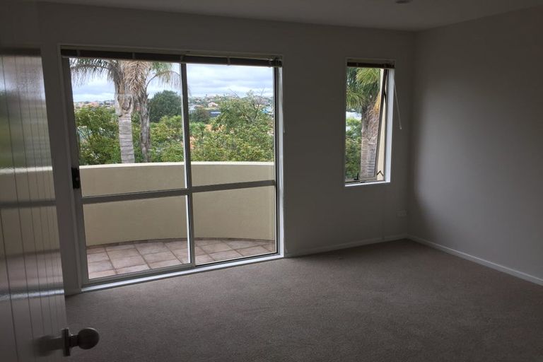 Photo of property in 7 Gillett Place, Botany Downs, Auckland, 2014