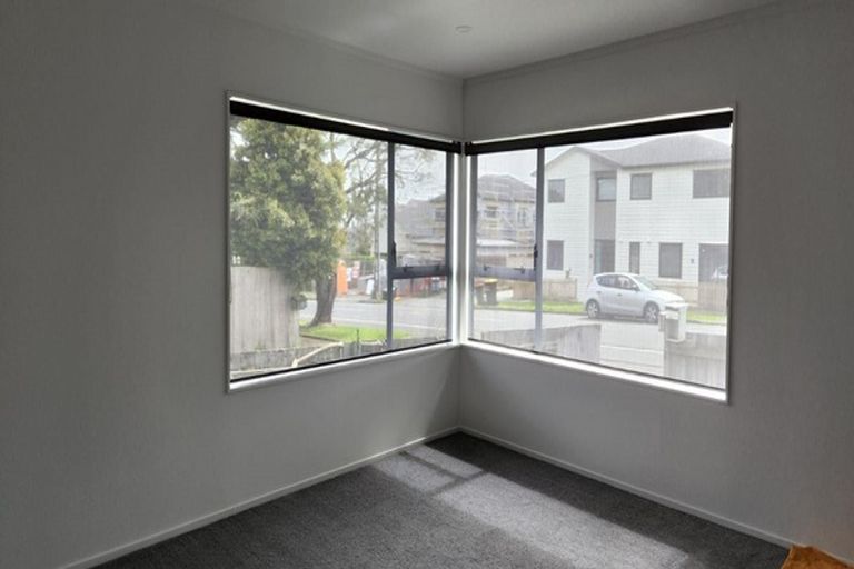 Photo of property in 6 Bolton Street, Blockhouse Bay, Auckland, 0600