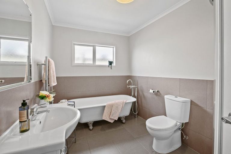 Photo of property in 22 Fulford Street, New Plymouth, 4310