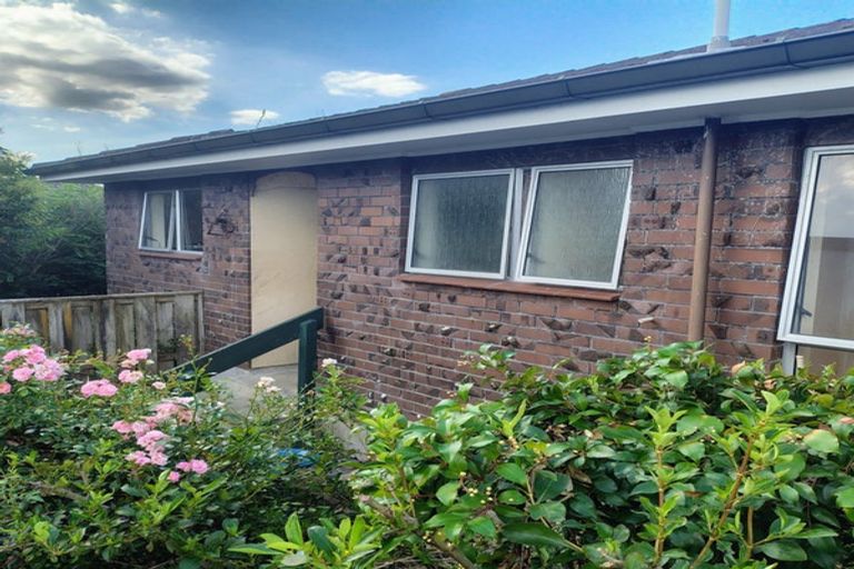 Photo of property in 2/37 Blacklock Avenue, Henderson, Auckland, 0612