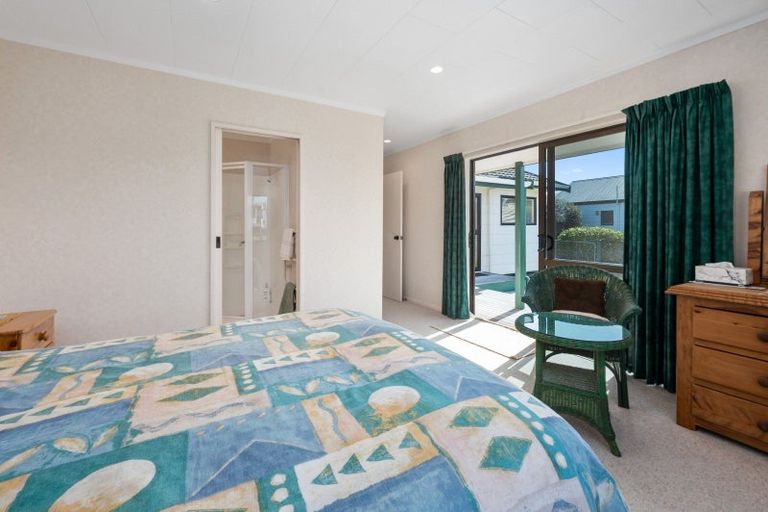 Photo of property in 6 Gibbs Place, Kinloch, Taupo, 3377