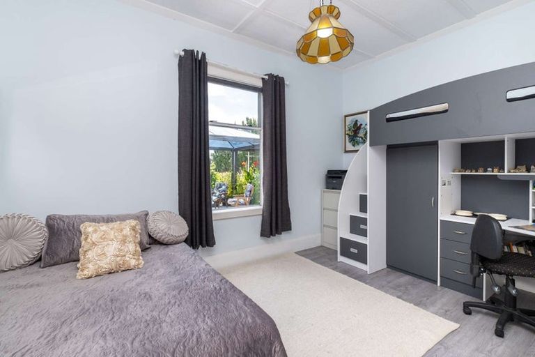 Photo of property in 104 Ferry Road, Clive, 4102