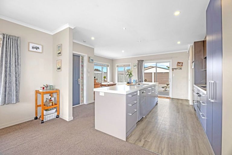 Photo of property in 15 Cuffs Road, Wainoni, Christchurch, 8061