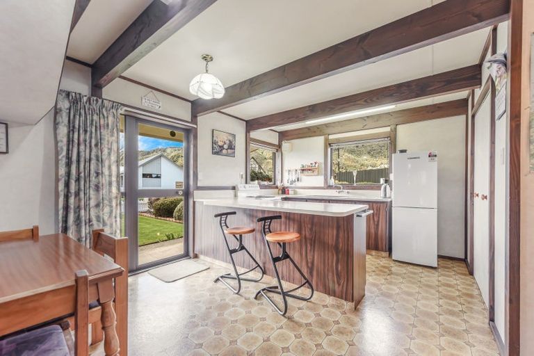 Photo of property in 4 Beach Road, Waikawa, Picton, 7220