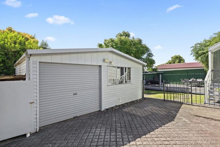 Photo of property in 3 Iris Place, Clendon Park, Auckland, 2103