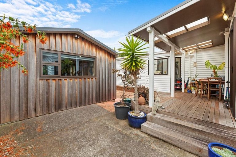 Photo of property in 15 Glamis Avenue, Strathmore Park, Wellington, 6022