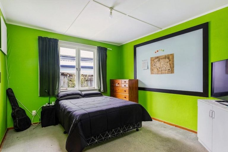 Photo of property in 1 Sarona Avenue, Glen Eden, Auckland, 0602