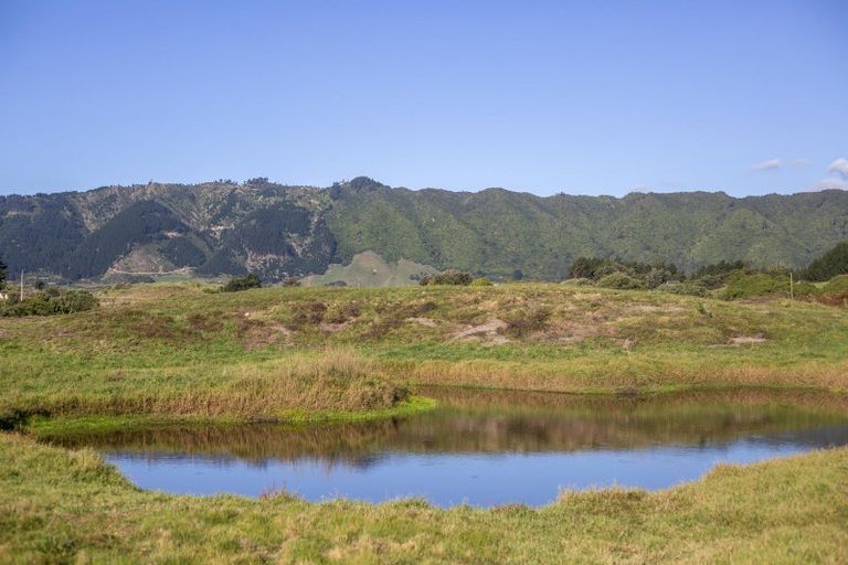 Photo of property in 168 Paetawa Road, Peka Peka, Waikanae, 5391