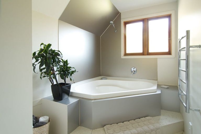 Photo of property in 5 Lapwing Lane, Mount Pleasant, Christchurch, 8081