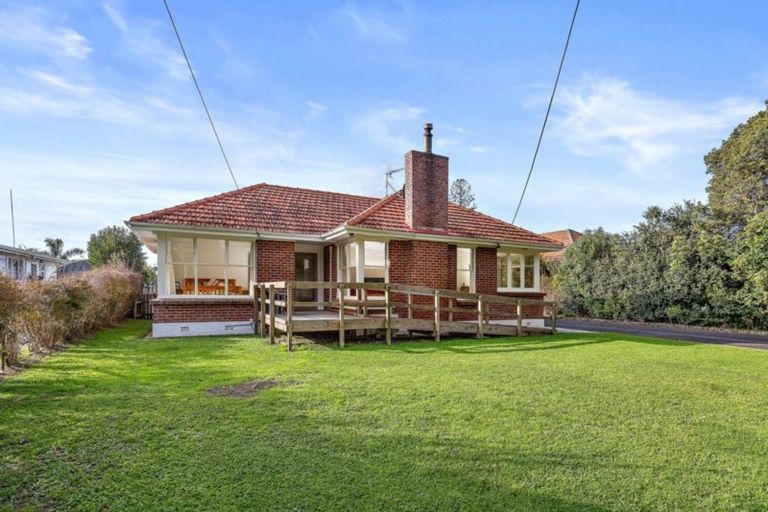 Photo of property in 21 Springs Road, Parakai, 0830