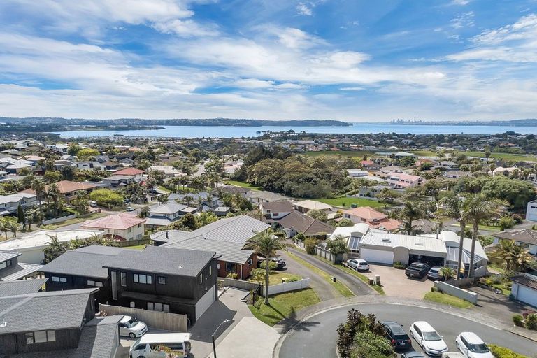 Photo of property in 29 Bernleigh Terrace, West Harbour, Auckland, 0618