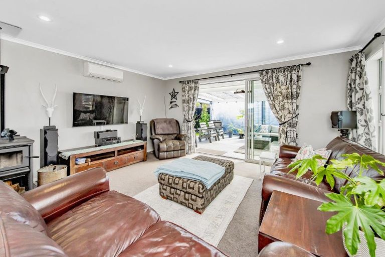 Photo of property in 21 Shillingford Boulevard, Rolleston, 7615