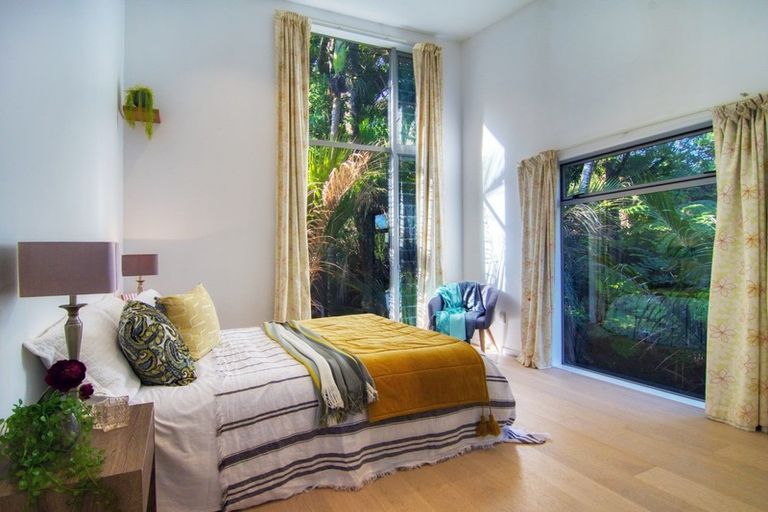 Photo of property in 39 Warner Park Avenue, Laingholm, Auckland, 0604