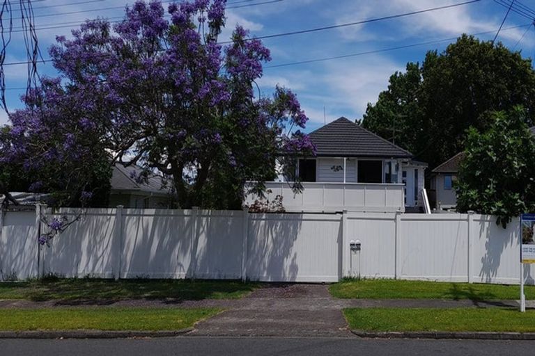 Photo of property in 31 Covil Avenue, Te Atatu South, Auckland, 0610