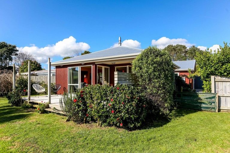 Photo of property in 19 Cumming Street, Okato, 4335