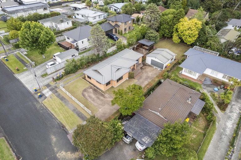 Photo of property in 136 Lynwood Road, New Lynn, Auckland, 0600