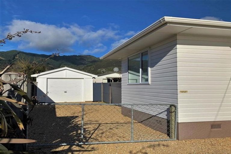 Photo of property in 670 Abel Tasman Drive, Clifton, Takaka, 7183
