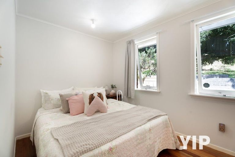 Photo of property in 74 Newlands Road, Newlands, Wellington, 6037