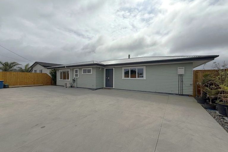 Photo of property in 939 East Coast Road, Torbay, Auckland, 0630
