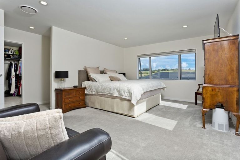 Photo of property in 1 Turutu Place, Long Bay, Auckland, 0630