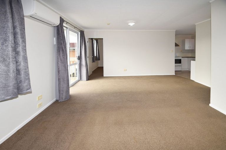 Photo of property in 2/2 Mcdowell Crescent, Hillcrest, Auckland, 0626