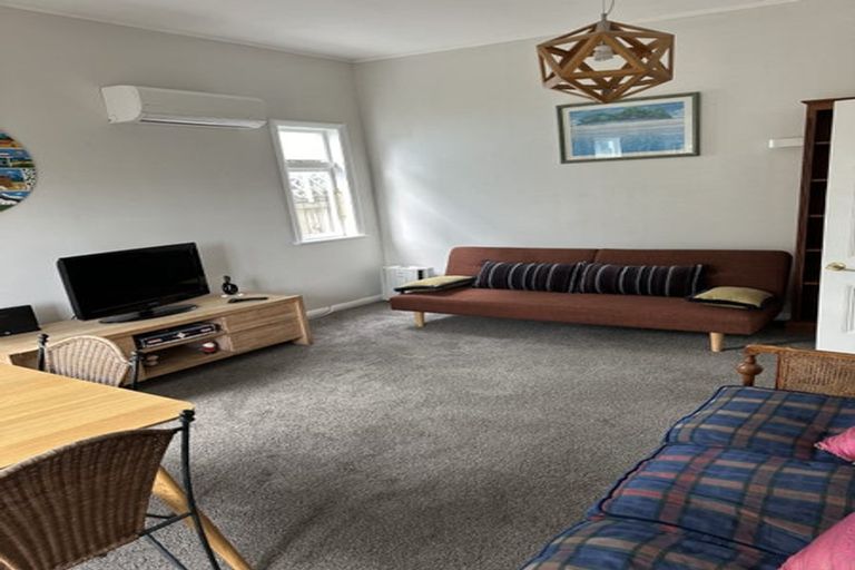 Photo of property in 73 Muritai Road, Eastbourne, Lower Hutt, 5013