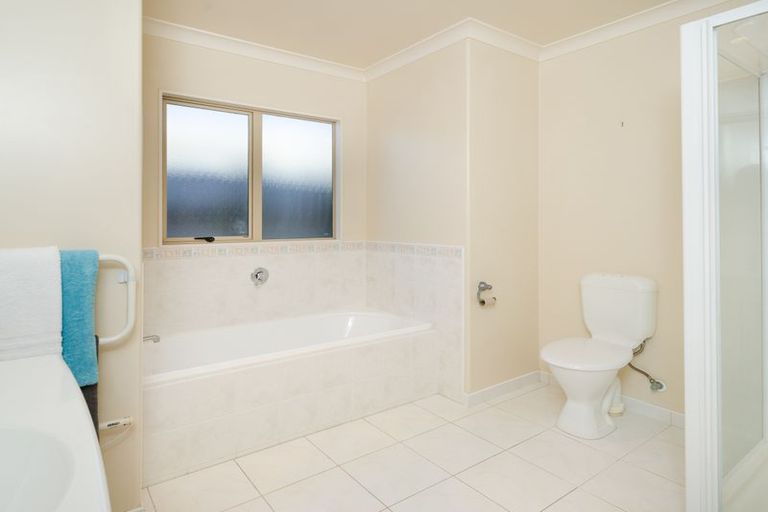 Photo of property in 34 Jadewynn Drive, Massey, Auckland, 0614