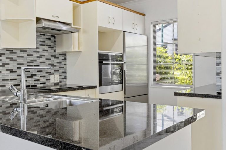 Photo of property in 28 Lakeridge Close, Rangatira Park, Taupo, 3330