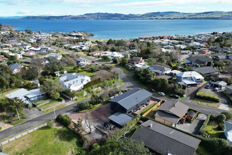 Photo of property in 1 Norfolk Road, Waipahihi, Taupo, 3330