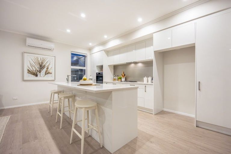 Photo of property in 21 Headland Drive, Long Bay, Auckland, 0630