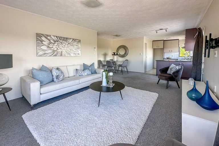 Photo of property in 2/51 Nigel Road, Browns Bay, Auckland, 0630