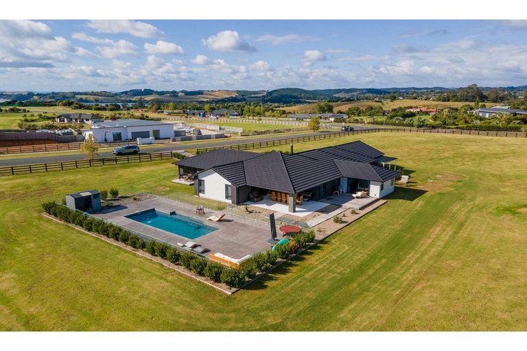 Photo of property in 1 Fernbird Grove, Kerikeri, 0294