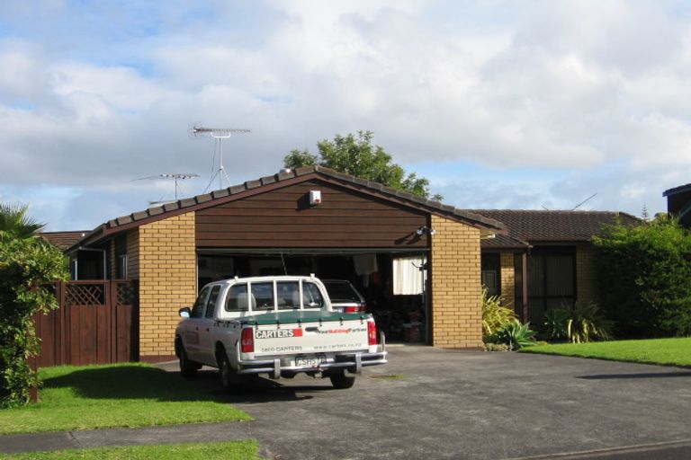 Photo of property in 2/27 Channing Crescent, Botany Downs, Auckland, 2010