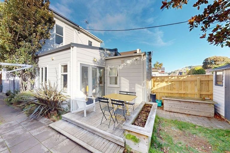 Photo of property in 188 The Parade, Island Bay, Wellington, 6023