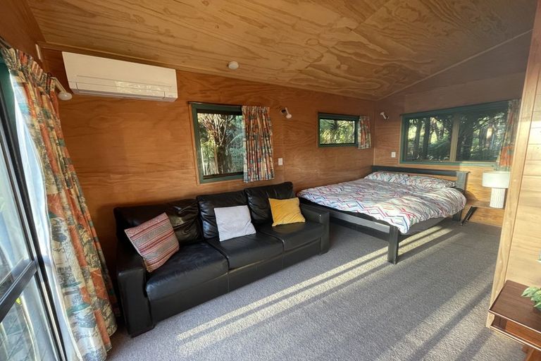 Photo of property in 426 Scenic Drive, Waiatarua, Auckland, 0612