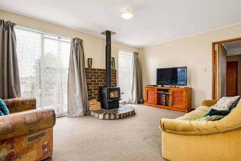 Photo of property in 6 Cherry Tree Place, Massey, Auckland, 0614