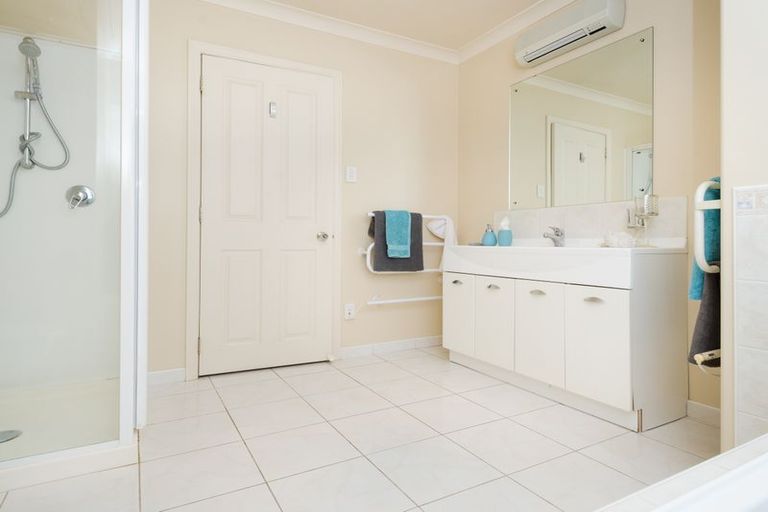 Photo of property in 34 Jadewynn Drive, Massey, Auckland, 0614