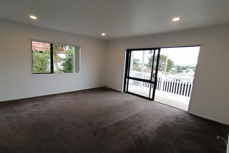 Photo of property in 1/111 Lincoln Park Avenue, Massey, Auckland, 0614