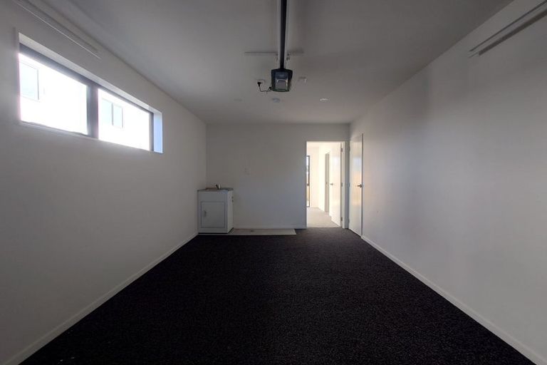 Photo of property in 5/113 Te Atatu Road, Te Atatu South, Auckland, 0610